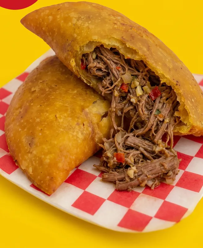 Empanada de carne mechada