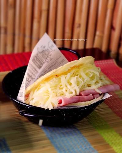 Arepa Sencilla (Jamón con Queso)